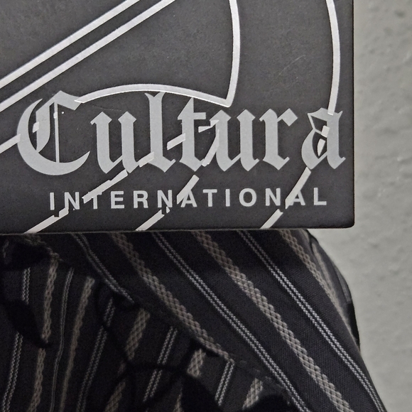 NWT MENS Cultura International button down with velvet like floral design - Picture 5 of 15